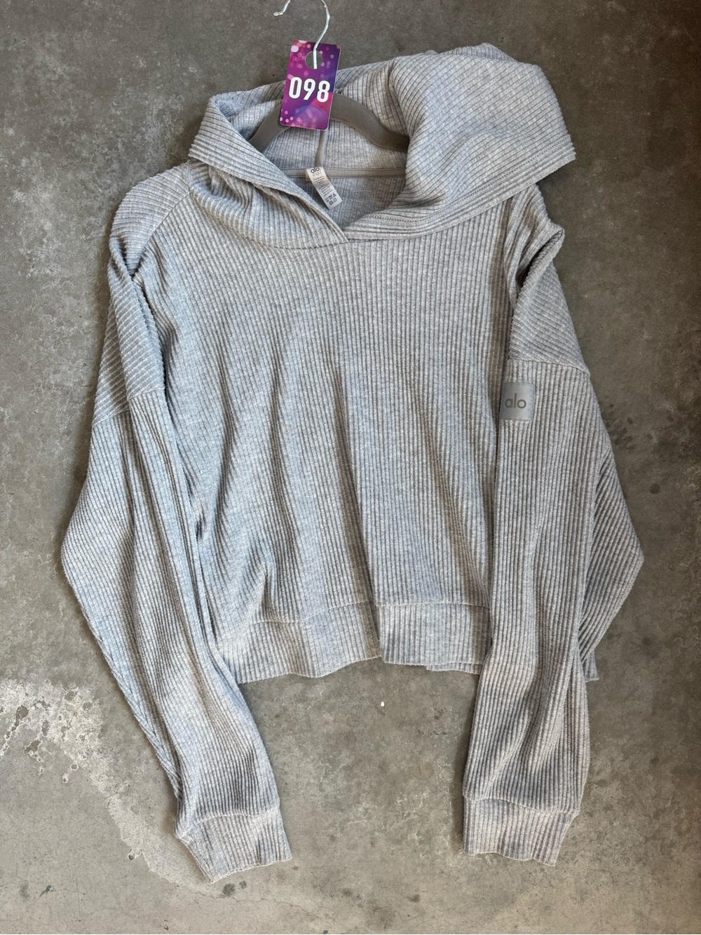 98. Alo Muse sweatshirt in heather gray - Picture 4 of 6